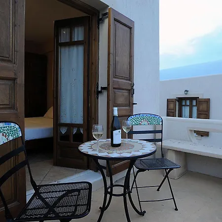 Ξενοδοχείο με διαμερίσματα Santorini Mesotopos 3*